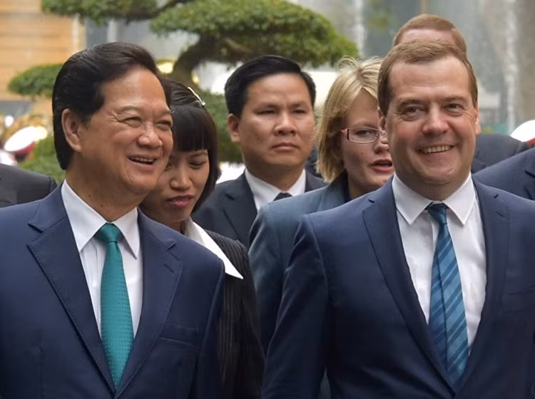 Thủ tướng Nguyễn Tấn Dũng và Thủ tướng Dmitry Medvedev nhất trí giải quyết hòa bình tranh chấp lãnh thổ ở châu Á-Thái Bình Dương.