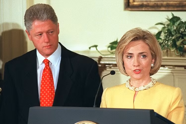 Tổng thống Bill Clinton và bà vợ Hillary trong vụ Whitewater . Ảnh: Getty Images