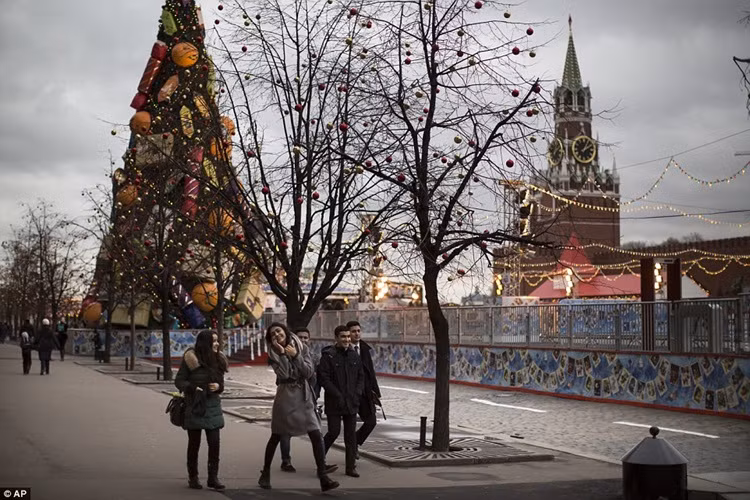 Tuy nhiên, cư dân Moscow cũng như cư dân nhiều thủ đô khác ở Châu Âu cảm thấy tiếc nuối "Giáng sinh trắng" mà họ đã vô cùng quen thuộc.