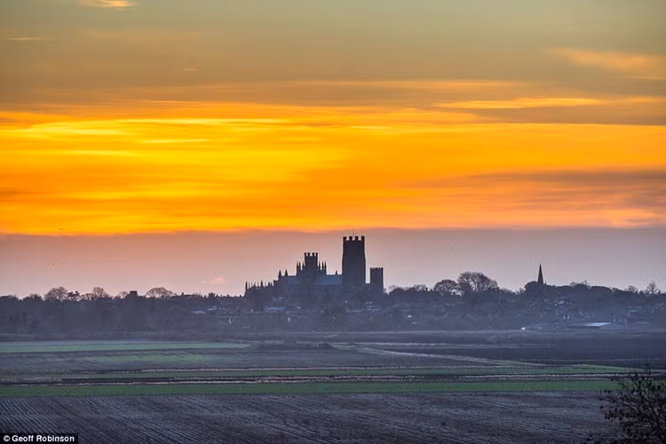 Không chỉ ở Vương quốc Anh, nước Pháp cũng nếm trải lễ Giáng sinh không tuyết, khi nhiệt độ ở thị trấn Biarritz lên đến 17 độ C.