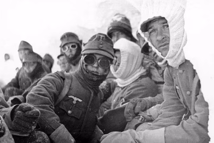 Một nhóm quân “sơn cước” của Đức tới tác chiến ở Narvik. Ảnh: Bộ Quốc phòng Đức