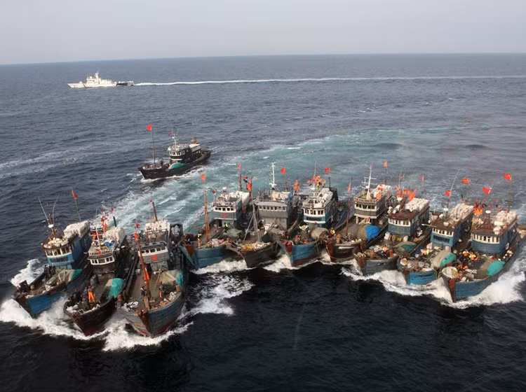 Vi sao Trung Quoc lap ra doi tau danh ca Bien Dong?