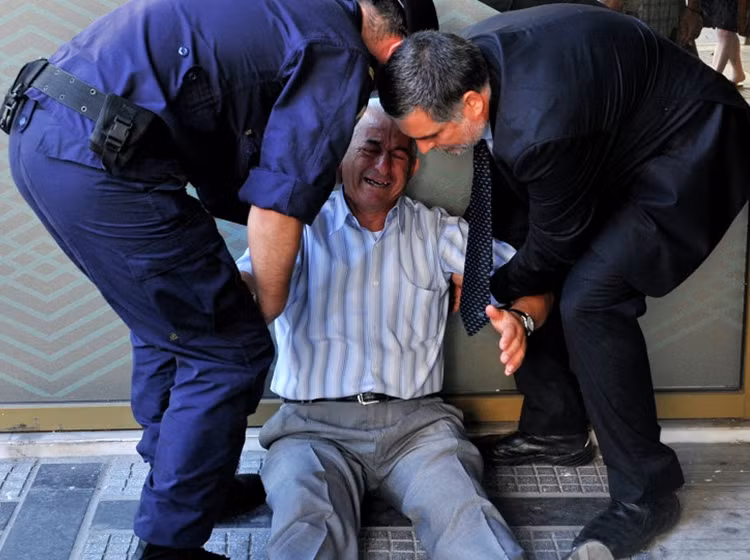 Khung hoang Hy Lap “lo” mat trai cua chu nghia tu ban