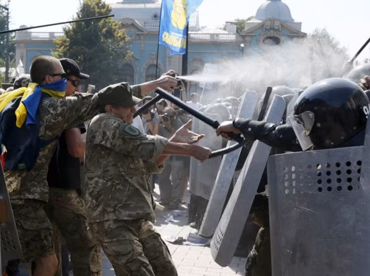 Bao loan o Kiev bao truoc thoi ky hon don o Ukraine