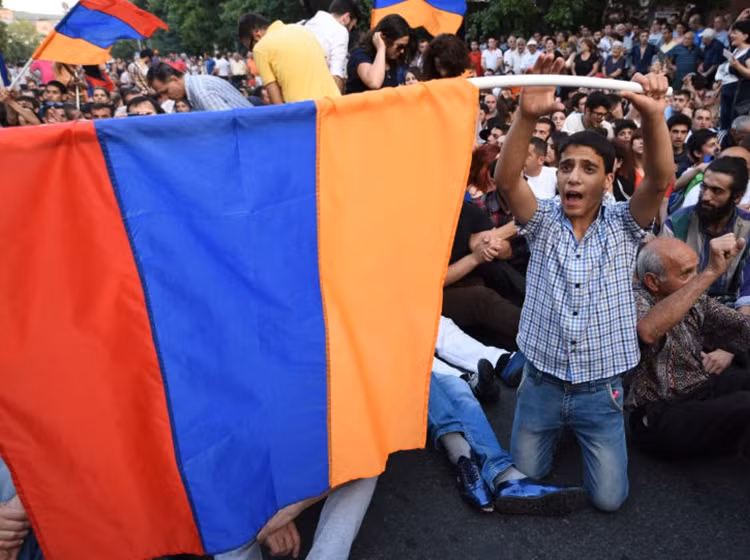 Armenia dang lap lai giai doan dau dao chinh Ukraine?