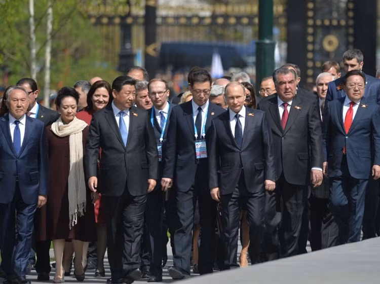 Nghi lễ đặt hoa tại Mộ Chiến sĩ Vô danh.