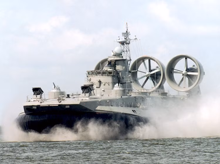 “Bo rung” Zubr giup Trung Quoc thau tom Bien Dong-Hinh-2