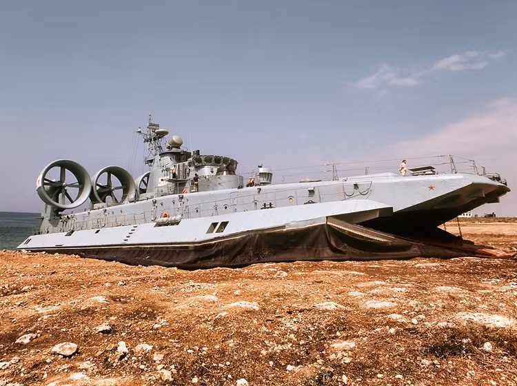 “Bo rung” Zubr giup Trung Quoc thau tom Bien Dong-Hinh-3