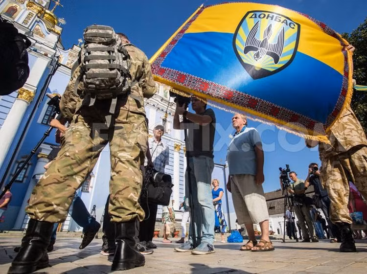 Ukraine doi mat nguy co dao chinh can ke-Hinh-2