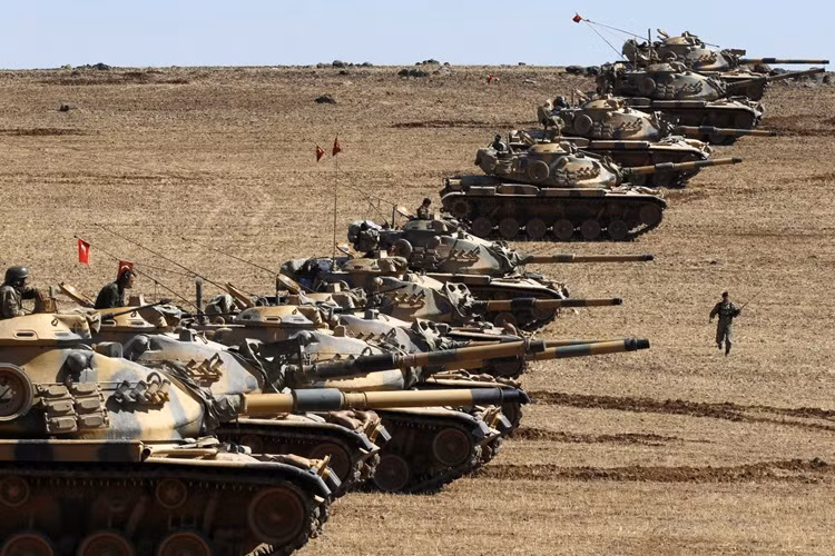 Tho Nhi Ky dung phao, xe tang giang tra IS o Syria