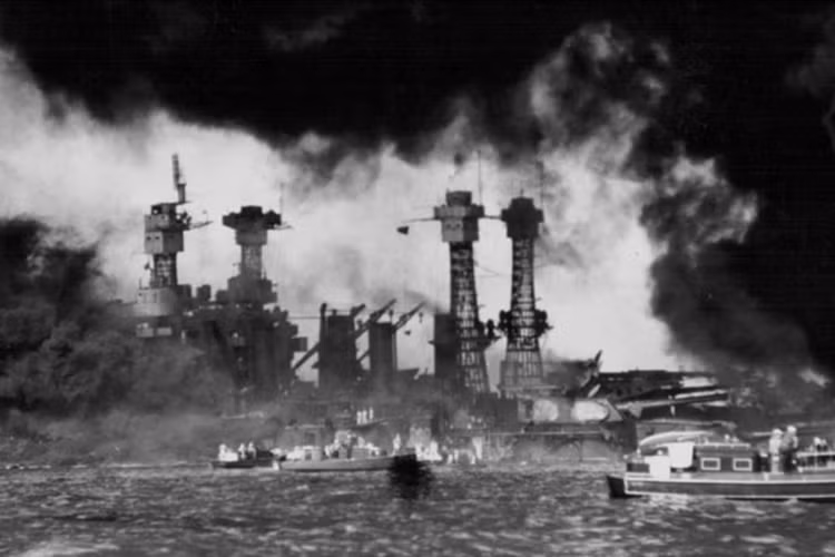 Trân Châu Cảng ở Hawaii sau khi bị phát xít Nhật Bản bất ngờ tấn công. (Nguồn: POP Lyft)