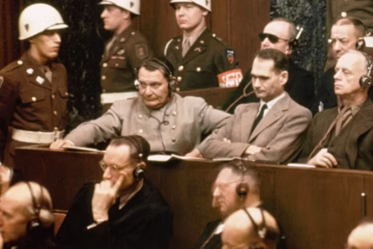 Tòa án Nuremberg năm 1945 xét xử đám quan chức Đức Quốc xã về tội ác chiến tranh. Nhiều quan chức Đức Quốc xã chóp bu đã bị kết án tử hình, tù chung thân. (Nguồn: POP Lyft)