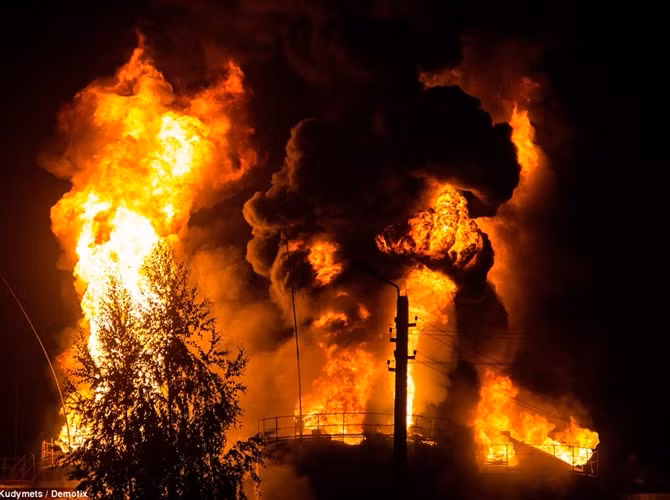 Toàn bộ các bồn chứa nhiên liệu tại kho đều bị phá hủy và cách đó 100 m cũng là một kho chứa nhiên liệu khác. Đến ngày 10/6, lực lượng cứu hỏa vẫn chưa dập tắt được đám cháy.