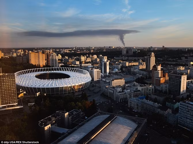 Cảnh sát đang xúc tiến điều tra nguyên nhân gây ra vụ cháy lớn này, trong khi Công ty BRSM-Nafta – chủ của một kho chứa nhiên liệu này - không loại trừ vụ cháy là hành động phá hoại có chủ ý. Đám cháy có thể nhìn thấy từ Thủ đô Kiev cách xa tới 30 cây số.