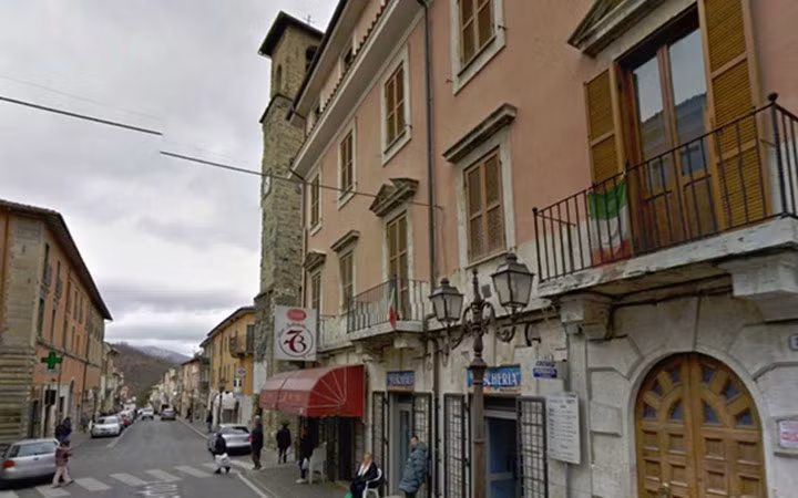 Một con phố cổ kính xinh đẹp