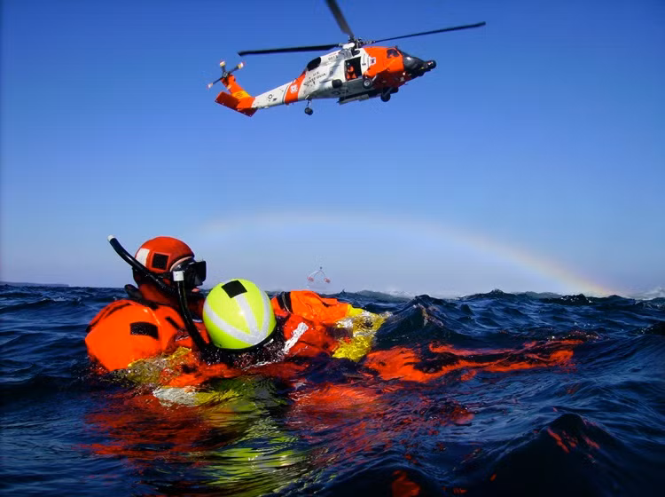 Ren luyen ky nang song sot cho phi cong khi may bay roi