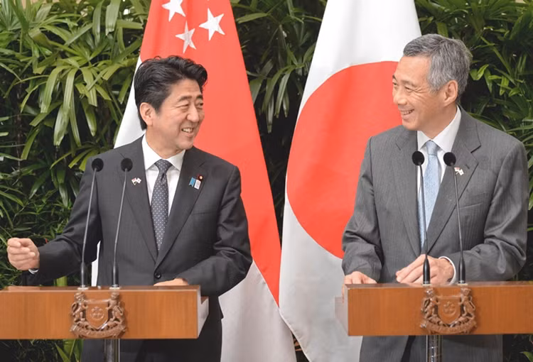 Tính riêng năm ngoái, Thủ tướng Abe đã thăm 10 nước ASEAN.