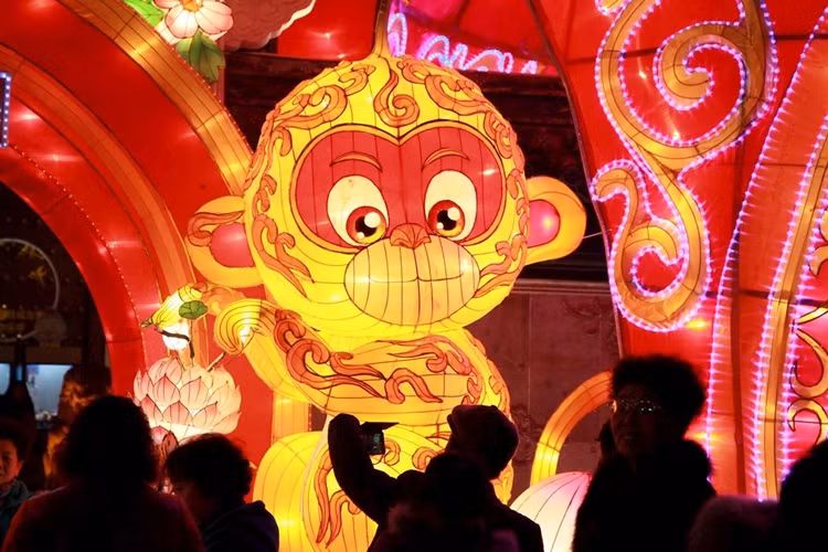 Nam Binh Than 2016: Nam may man cua ba Hillary Clinton?