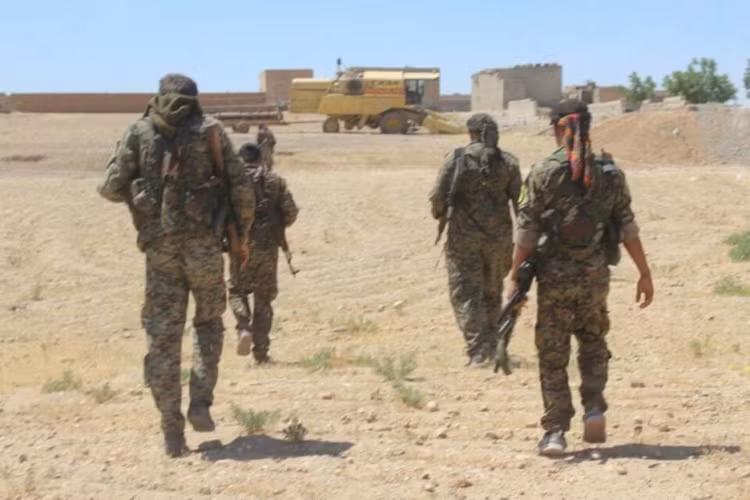 SDF tan cong dut diem Raqqa, chiem nhieu mo dau o Deir Ezzor-Hinh-2