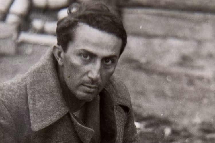 Yakov - con trai của Đại nguyên soái Stalin - cũng bị quân phát cít Đức bắt làm tù binh ở gần Smolensk hồi tháng 6/1941. Ảnh: Daily Mail