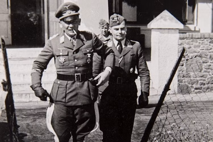 Thống soái Richthofen trong những ngày đầu thắng như chẻ tre của Chiến dịch Barbarossa, trước khi mùa đông nước Nga ập đến. Ảnh: Daily Mail