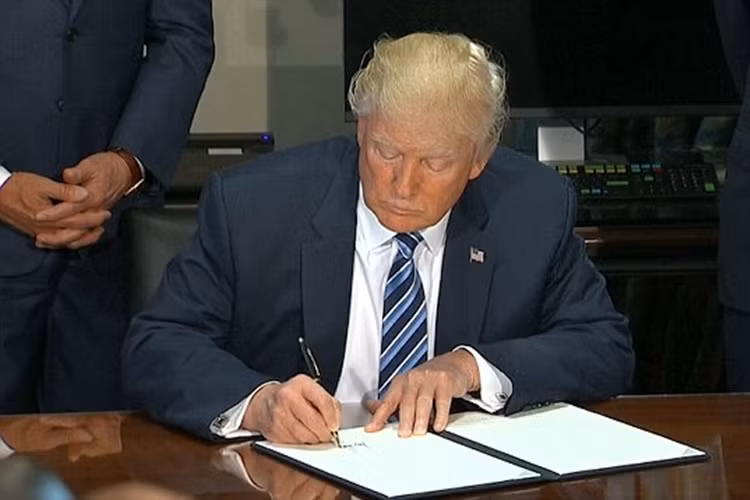 My ra sac lenh hanh chinh moi trung phat Trieu Tien