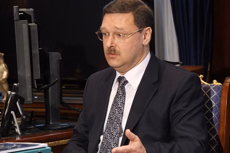 Tho Nhi Ky dang chui vao ngo cut Syria