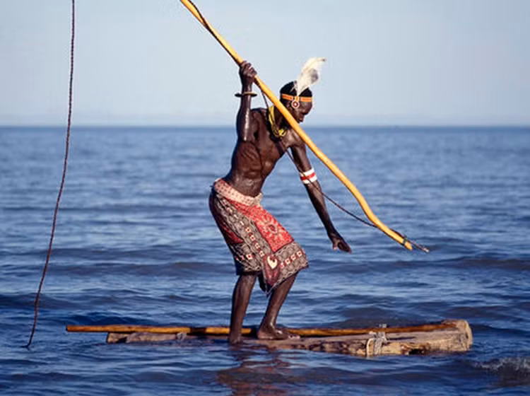 Theo các nhà khoa học, khoảng 3.000 năm trước, bộ tộc El Molo sống ở khu vực Great Lakes. Họ sống dựa vào săn bắn và trồng trọt.