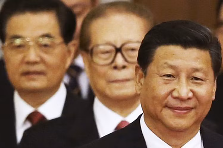 Vi sao quan chuc TQ ve huu van “ham ho quyen luc”?