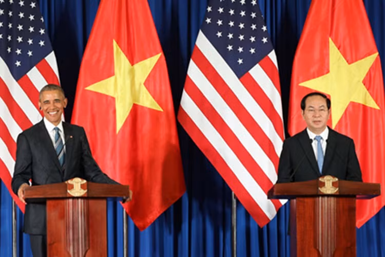 Y nghia cua viec My do bo lenh cam van vu khi Viet Nam