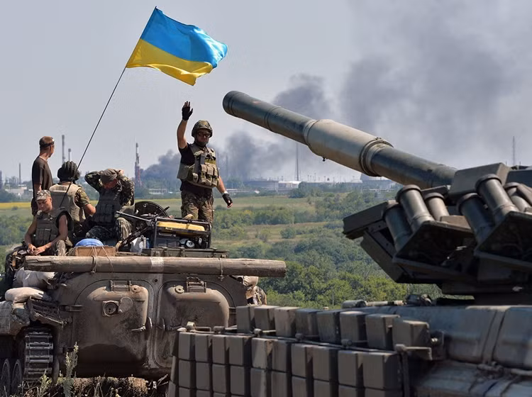 Quân chính phủ nã pháo vào quân nổi dậy ở miền đông Ukraine.