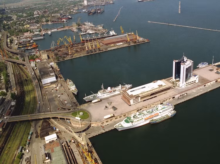 Cuu Tong thong Gruzia ban cang Ukraine