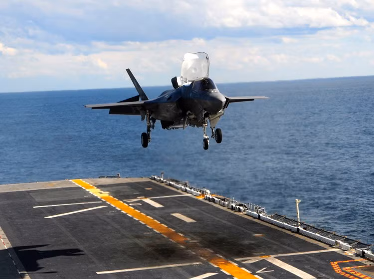 Trung Quoc sap co 7 “tau san bay” moi o Bien Dong?