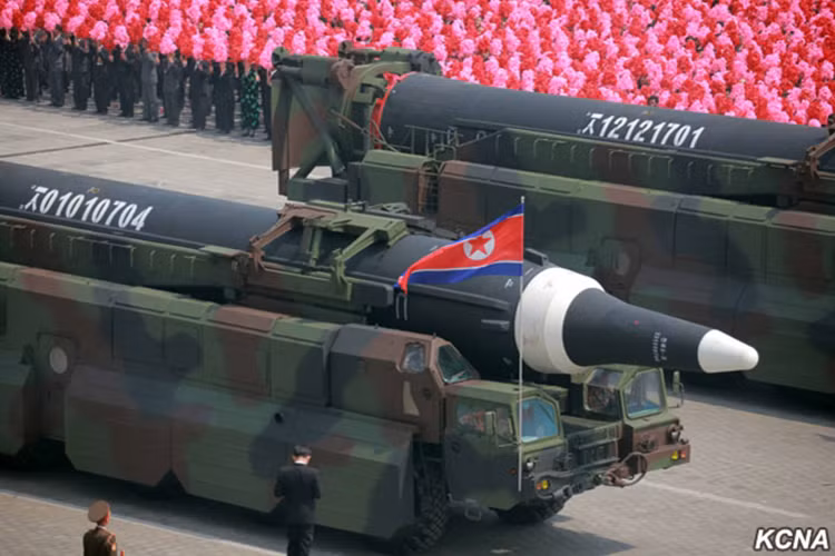 Trieu Tien phong ten lua doa Nhat, doi dau voi My