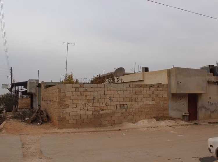 Ngôi nhà của Haji Bakr ở thị trấn Tal Rifaat ở miền bắc Syria.