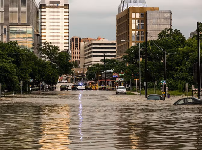 Một phần thành phố Austin bị ngập lụt do nhiều ngày mưa lớn.
