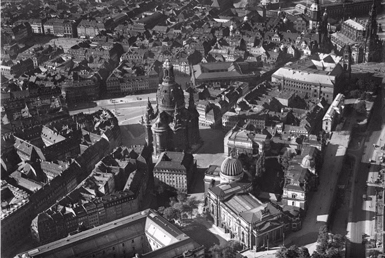 Thành phố Dresden đã bị không kích 7 lần từ năm 1944 đến năm 1945, và bị Hồng quân Liên Xô chiếm đóng sau khi phát xít Đức đầu hàng. Ảnh: Spiegel.de