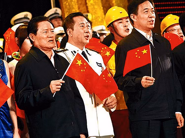 Chánh án Tòa án nhân dân Tối cao Trung Quốc Zhou Qiang cáo buộc Chu Vĩnh Khang và Bạc Hy Lai đã "chà đạp lên luật pháp, làm suy yếu sự đoàn kết trong đảng..."