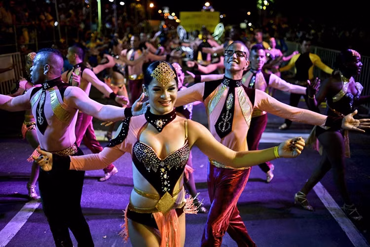 Hội chợ Cali có các buổi lễ hội, diễu hành Salsodromo, hòa nhạc và thi sắc đẹp được tổ chức tại Cali, còn được gọi là "Thủ đô của vũ điệu Salsa”.