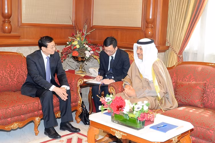 Vi sao Trung Quoc sot sang giam cang thang Iran-A-rap Xe-ut?