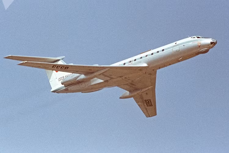 Máy bay chở khách phản lực Tu-134 được chế tạo trong những năm 1960 với 80 ghế hành khách. Loại máy bay này hiện vẫn đang được sử dụng ở các nước thuộc Liên Xô cũ, kể cả Liên bang Nga. Ảnh: Sputnik