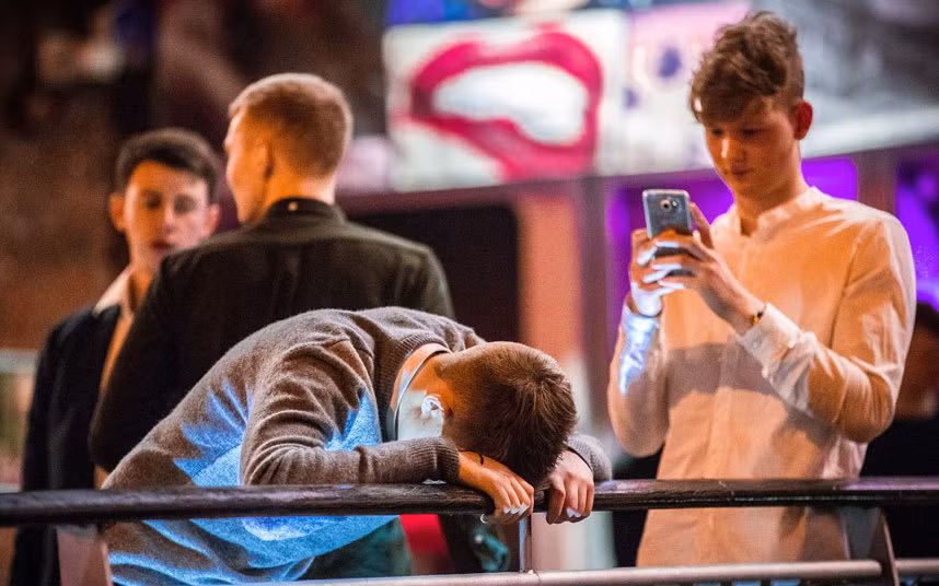 “Dem Thu Sau dien loan” o Vuong quoc Anh