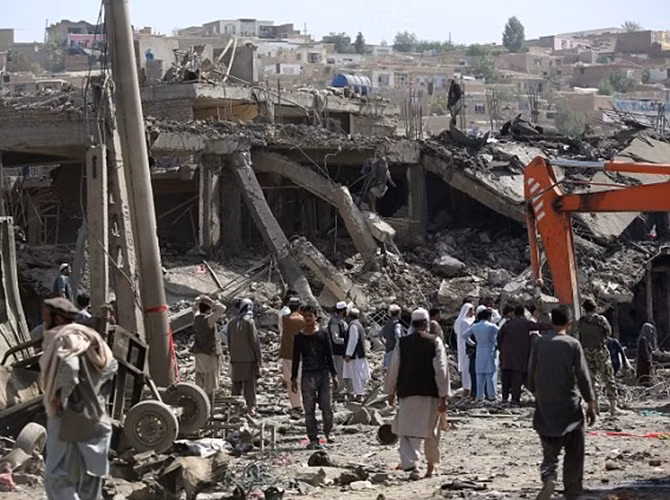 Các vụ đánh bom Kabul này là những vụ đầu tiên kể thừ khi Mullah Akhtar Mansour lên nắm quyền lãnh đạo Phong trào Taliban tuần trước.