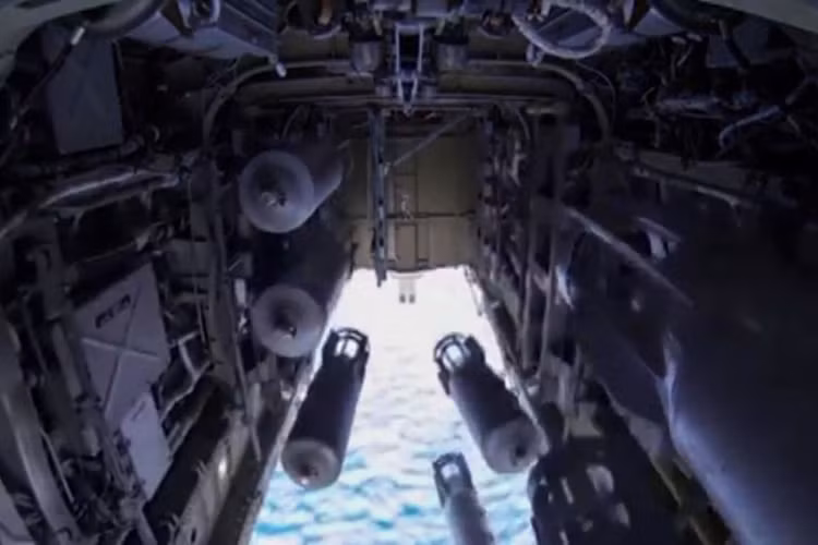 Máy bay tầm xa của Nga giáng đòn tấn công vào căn cứ của IS.