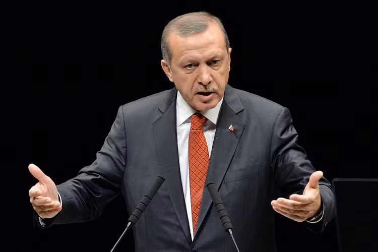 Tho Nhi Ky “qua nong voi” khi ban ha Su-24 cua Nga?