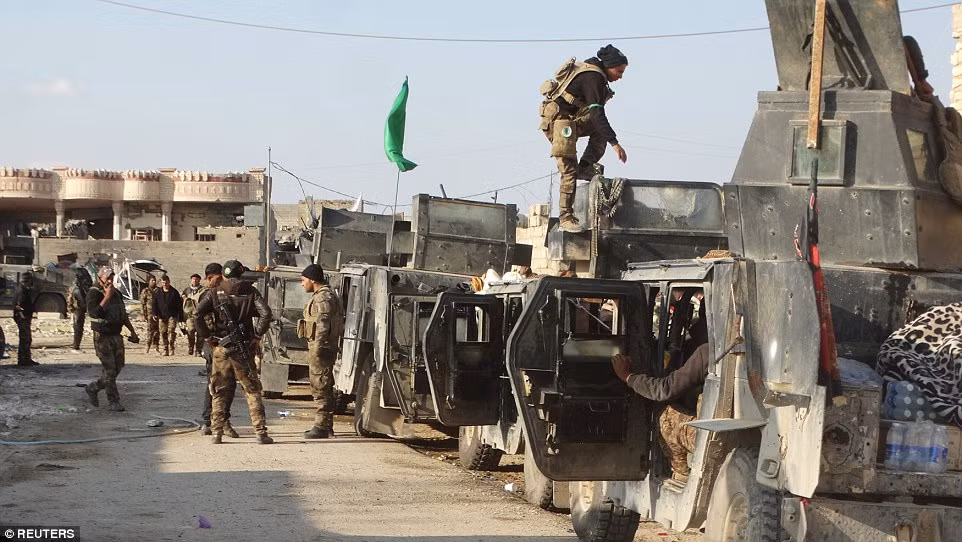 Quân đội Iraq tập trung lực lượng và vũ khí trước trận đánh quyết định giải phóng toàn bộ thành phố Ramadi khỏi ách chiếm đóng của phiến quân IS.