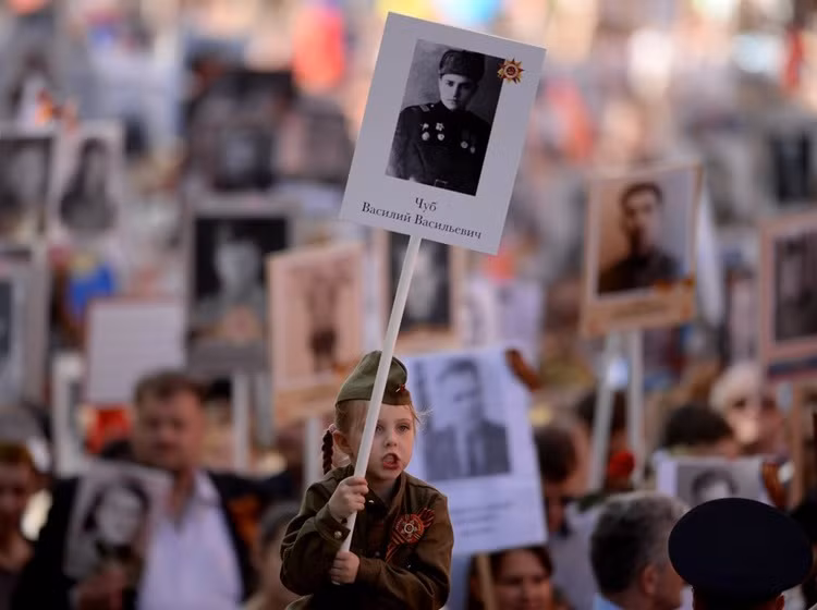 Theo cảnh sát, chỉ riêng Thủ đô Moscow đã có 500.000 người tham gia diễu hành "Trung đoàn Bất tử".