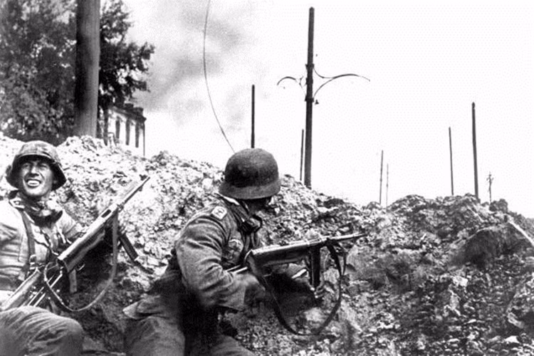 Chum anh tran Stalingrad trong The chien II: 75 nam nhin lai