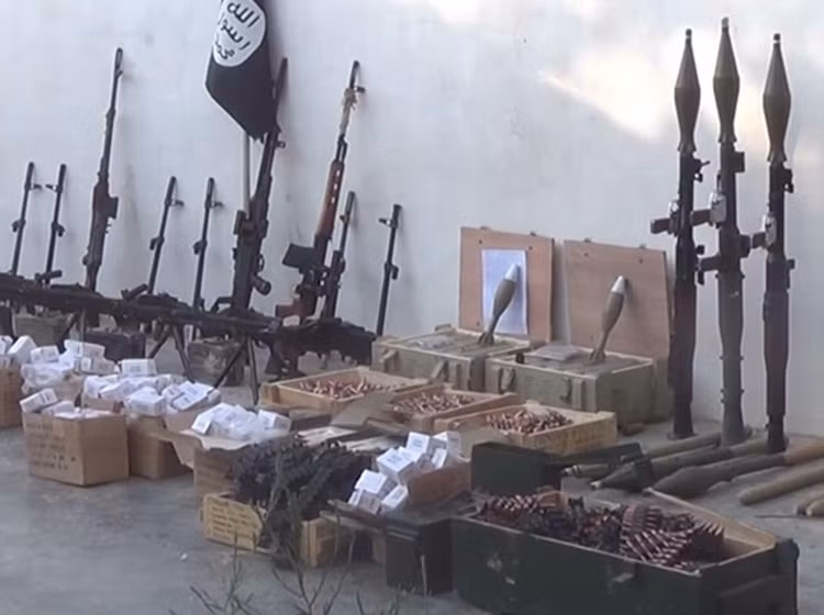 Sau khi đánh chiếm toàn bộ thành phố Ramadi, phiến quân IS đã thu được nhiều xe tăng, xe bọc thép cùng vô số vũ khí đạn dược.