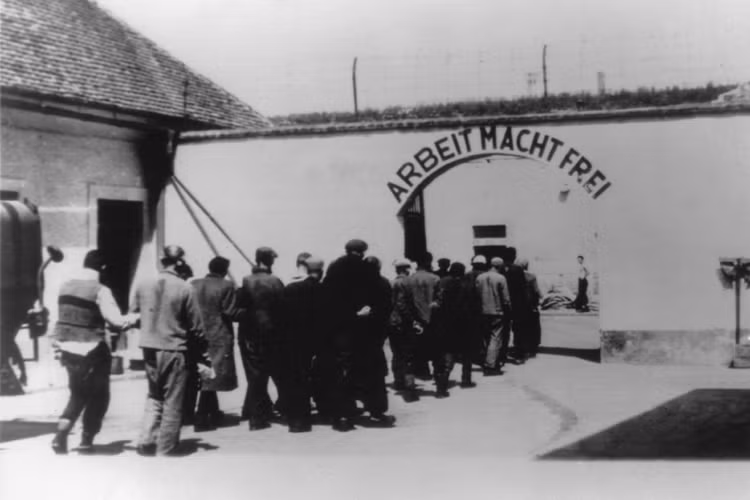 Nhiệm vụ đầu tiên của Phó toàn quyền Heydrich ở Cộng hòa Séc là thúc đẩy việc xây dựng trại tập trung Theresienstadt. Đã có tới 30.000 tù nhân bỏ mạng tại trại tập trung khét tiếng này. (Nguồn: Spiegel.de)